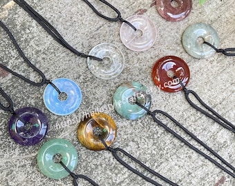 Crystal Donut Anhänger: Handgemachter Edelsteinschmuck