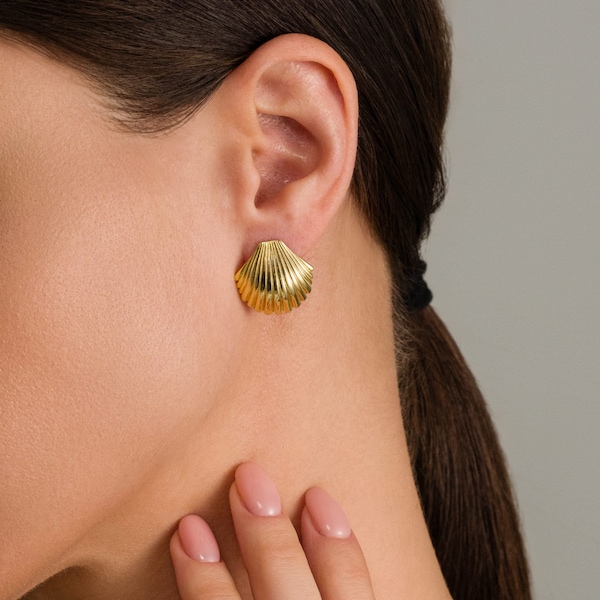 Mismatched Gold Shell Earrings,Sea Shell Stud Earrings,Ocean Shell Earrings,18K Golden Shell