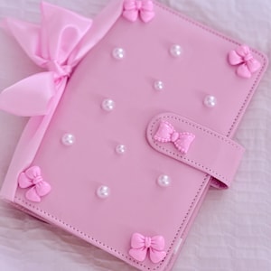 Quaderno carino fatto a mano con fiocco rosa pastello e perle: agenda/diario A6 in stile kawaii