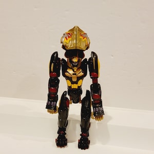 Hasbro Transformers Universe Beast Machines Snarl Action Figure