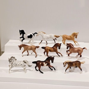 Vintage 1999 Breyer Stablemates Horse Figure Set