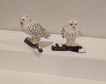 Schleich Snowy Owl On Branch Snow White and Black Retired Plastic Figure Set
