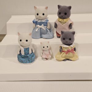 Calico Critters Sylvanian Families Persian Cat Family Figure Set