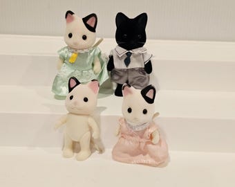 Calico Critters Sylvanian Families Tuxedo Cat Family Figure Set
