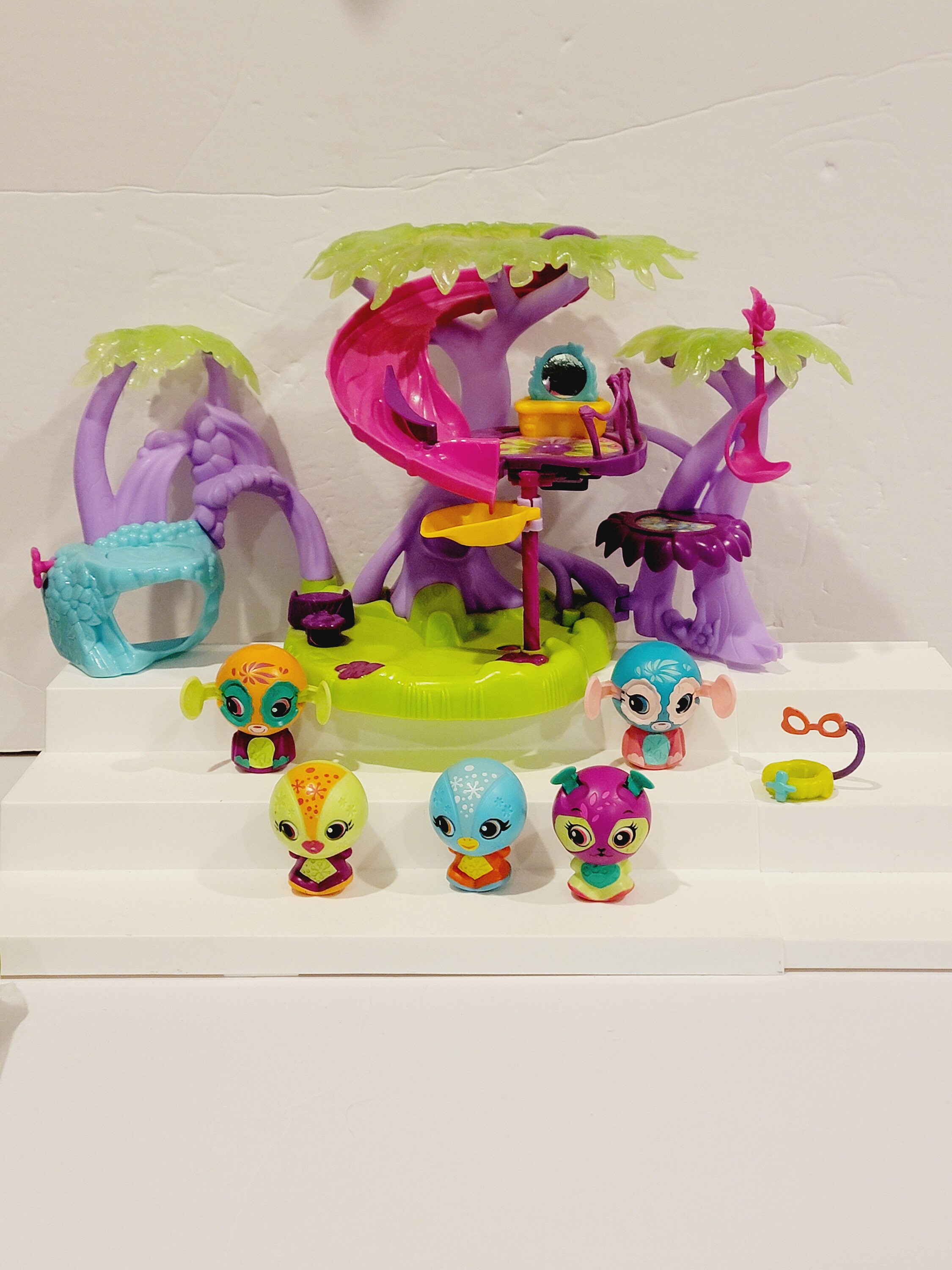 Zoobles Razoo s Treehouse Playset with Figures Set