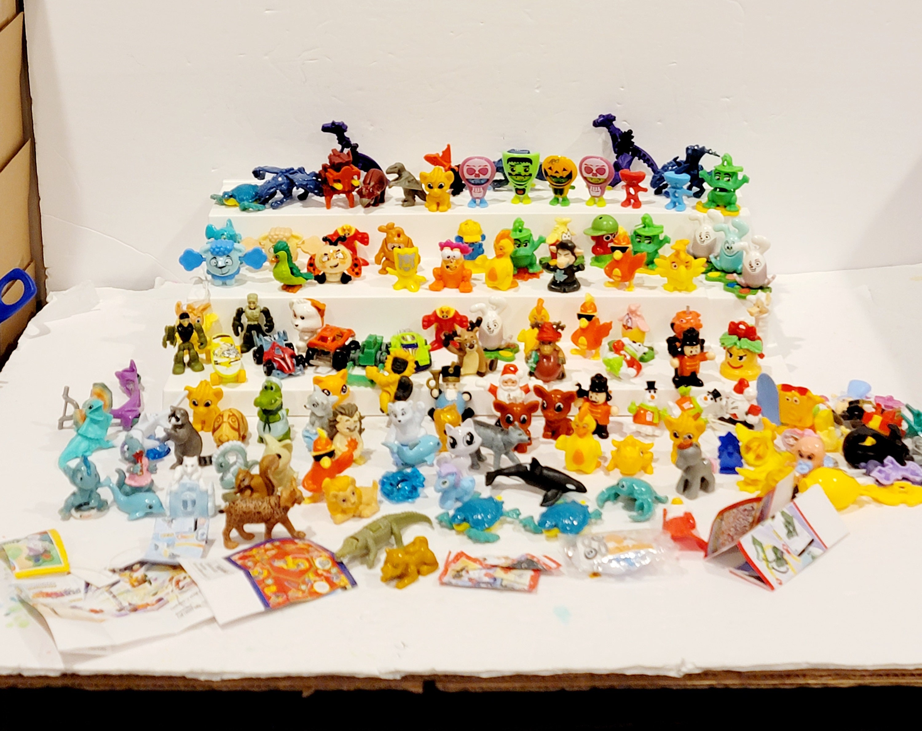 Huge Lot - Kinder surprise Joy Toys Mixed Little Figures - Minions,Christmas