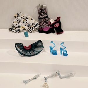 Monster High Lagoona Blue Fashion Doll Clothing and Accessories Set