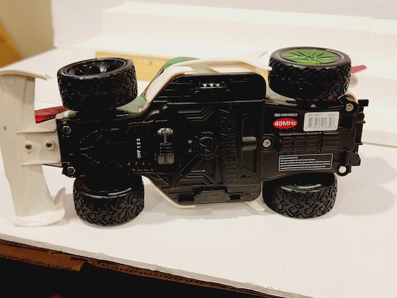 メーター｜カーズ2｜ディズニー公式 RIDEMAKERZ カーズ2 マックイーン