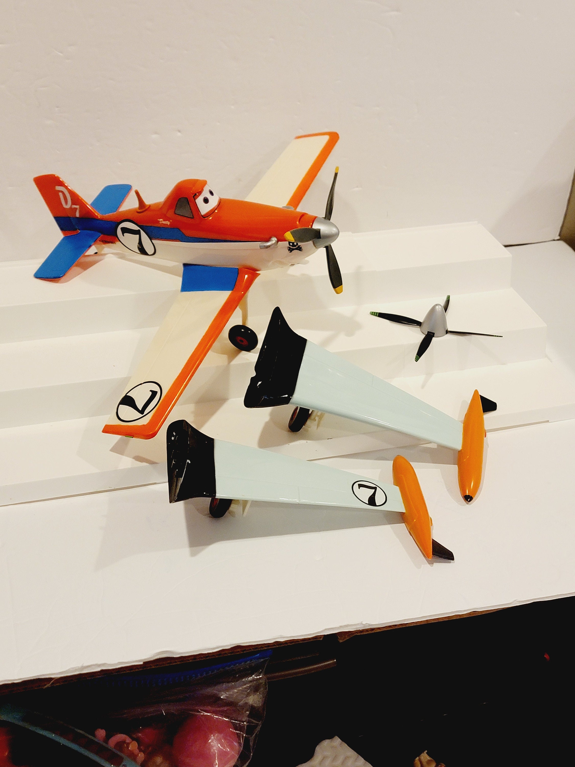 Disney Pixar Planes Disney Store Exclusive Dusty Talking Action Figure  interchangeable Wings and Propellers