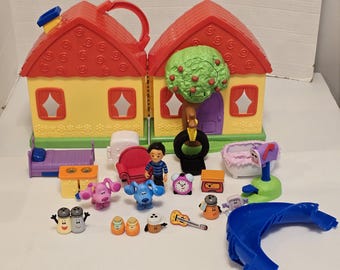Blue's Clues & You! Blue's House Playset with Extra Figures