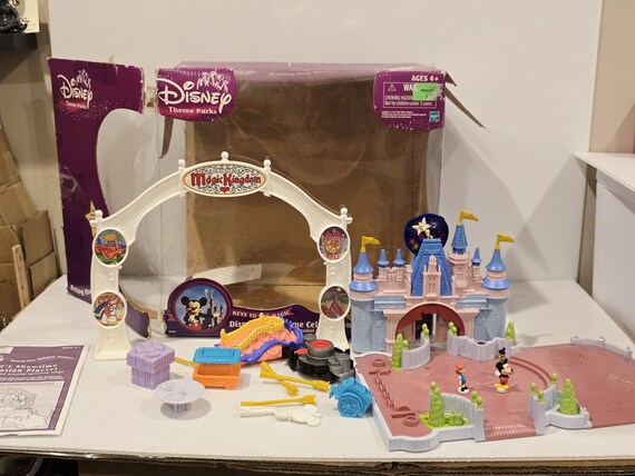 Disney Playset 知育玩具 ☆最終値下げ☆ Disney's Showtime Celebration Playset With Parade & Musical