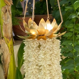 Decorazione Diwali, Loto appeso con ghirlanda di gelsomino e rosa, Decorazione di nozze nel cortile, Pooja Mandir, Patio, Idea di decorazione floreale per festa Diwali