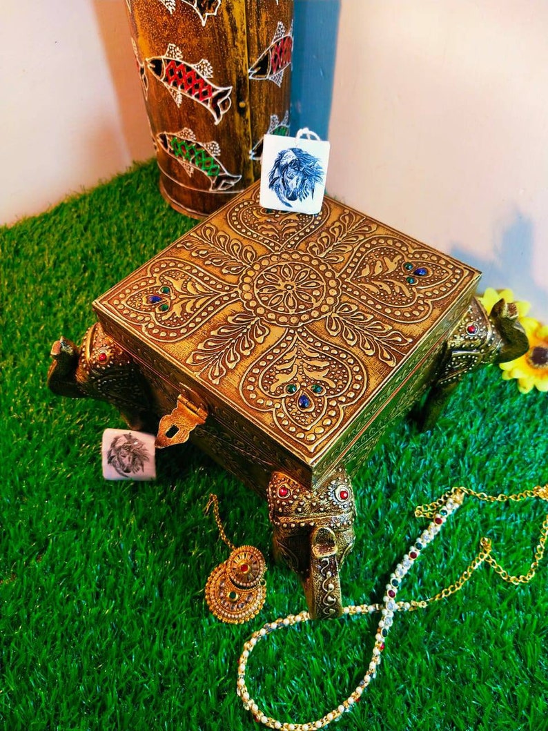 Vintage Wood Trinket Jewelry Card Box Chest Carving Elephant Handicraft Keepsake 