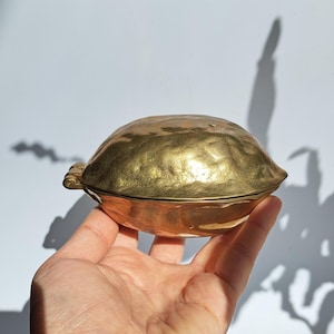 Vintage notenkraker van walnoothout, goudkleurig – massief messing, midden 20e eeuw, jaren 60, decoratie, messing notenkraker, Art Deco, Art Nouveau