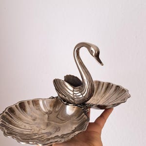 Vintage verzilverde dubbele schaal in zwanenschelpvorm – Italië jaren 1950, serveerschaal, sieradenbakje, decoratieve Art Deco woondecoratie uit het midden van de 20e eeuw