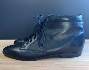 Vintage 90s Black Leather Granny Pixie Lace Up Ankle Boots 7.5 M