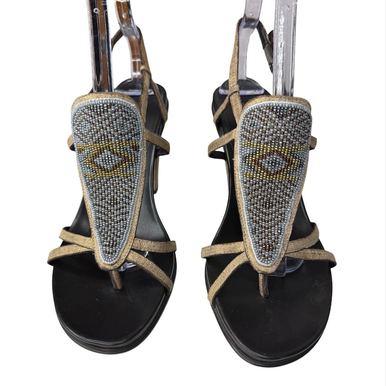 Sandalias de tacón con cuentas estilo boho de Donald J. Pliner, talla 8.5, de cuero, fabricadas en Italia. imagen 3