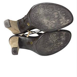 Sandalias de tacón con cuentas estilo boho de Donald J. Pliner, talla 8.5, de cuero, fabricadas en Italia. imagen 6