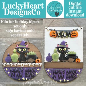 Peut inclure: Un fichier de découpe numérique présentant deux modèles de panneaux en bois sur le thème d'Halloween. Chaque motif inclut un chat noir portant un chapeau de sorcière violet, une potion verte étiquetée Black Cat Brew, une fiole violette, un chaudron et un balai. Le texte indique There's Magic In My Paws, avec le panneau rectangulaire affichant aussi Meow et deux citrouilles orange.