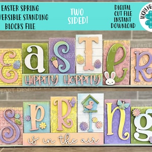 Puede incluir: Un archivo de corte digital para un letrero de bloques de pie reversible que dice "Easter" en un lado y "Spring is in the air" en el otro. Los bloques están decorados con colores pastel, flores y patrones de temática de Pascua.