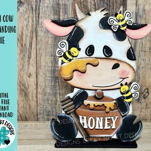 Archivo SVG de vaca lechera con abeja de pie, miel, abejorro, granja, colmena, bandeja escalonada Glowforge, LuckyHeartDesignsCo