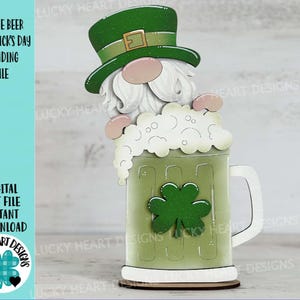Gnome bière Saint-Patrick fichier debout SVG, porte-bonheur, trèfle, lutin, Glowforge LuckyHeartDesignsCo