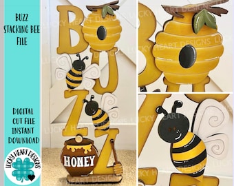 Puede incluir: Un letrero de madera que deletrea "BUZZ" con un diseño de abeja y panal. El letrero está decorado con pintura amarilla, negra y marrón. El letrero también incluye un tarro de miel con la palabra "HONEY" escrita en él.