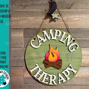 Acampar es mi puerta de terapia Hanger File Svg, Glowforge Laser, LuckyHeartDesignsCo