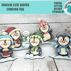 Könnte beinhalten: Eine Sammlung von niedlichen Pinguin-Schnittdateien, jede mit einem einzigartigen Winterdesign. Die Pinguine tragen Hüte, Schals und Ohrenschützer, einige halten Tassen. Der Text lautet "Penguin Cute Winter Standing File" und "Digital Cut File Instant Download".