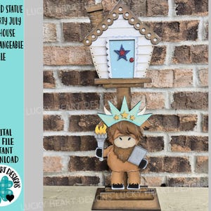 Estátua da Liberdade das Terras Altas - Julho para o Arquivo Intercambiável Birdhouse SVG, Glowforge, EUA Vaca, América, Quatro de Julho, LuckyHeartDesignsCo