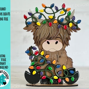 ハイランド クリスマス ライト スタンディング ファイル SVG、牛、休日、木、装飾品、農場、段付きトレイ Glowforge、LuckyHeartDesignsCo