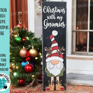 File di Natale verticale del gnomo del portico SVG, renna, Babbo Natale, Rudolph, cartello della porta, Glowforge, LuckyHeartDesignsCo