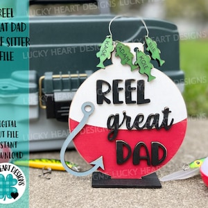Reel Great Dad Shelf Sitter Archivo del Día del Padre SVG, Glowforge Fishing, LuckyHeartDesignsCo