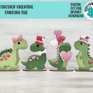 Dinosauro San Valentino in piedi File SVG, TINY, Glowforge, Rawr, Roar, Amore, Cuore, Vassoio a più livelli LuckyHeartDesignsCo