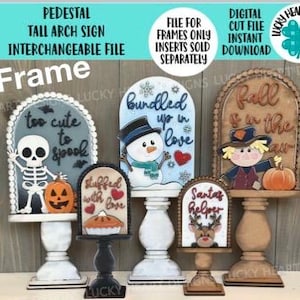 Peut inclure: Ensemble de panneaux décoratifs sur piédestal avec inserts interchangeables. Les motifs incluent un squelette avec une citrouille, un bonhomme de neige, un épouvantail et un renne. Les panneaux sont de formes et tailles variées, pour la décoration saisonnière.