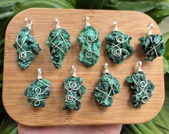 Ciondolo in cristallo di malachite grezza, gioiello in argento con gemma di malachite