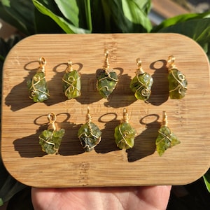 Raw Peridot Necklace Gold | Peridot Crystal Necklace | August Birthstone Necklace | Peridot Jewelry | Gold Peridot Pendant | Leo Necklace