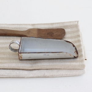 cuillère à mesurer en émail rustique vintage, cuillère à mesurer, cuillère de cuisine en émail, vieux ustensiles de cuisine, accessoires de photographie culinaire