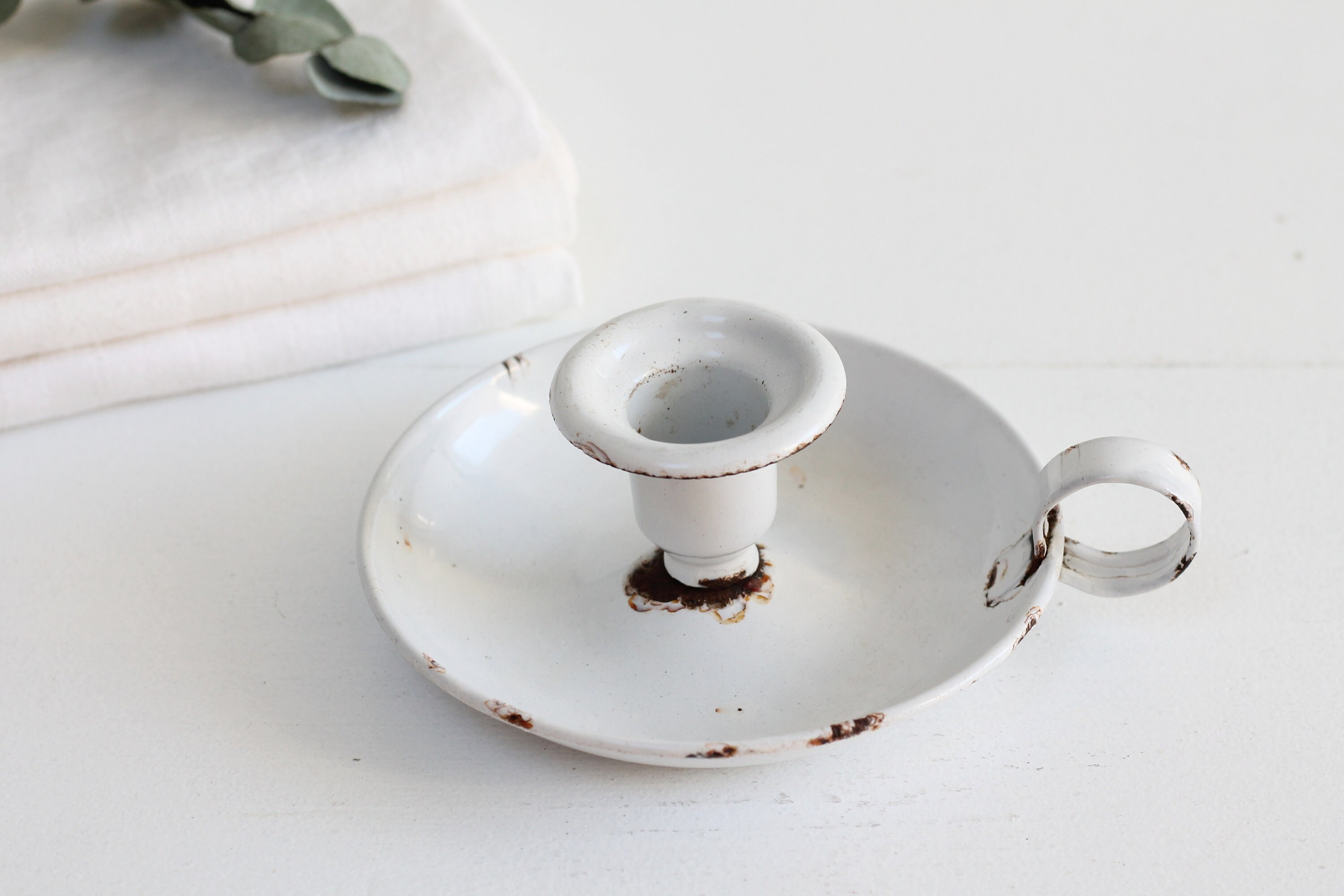 アンティーク雑貨 Antique Enamel Chamberstick Antique White Enamel Chamberstick, Rusty French Farmhouse Candle