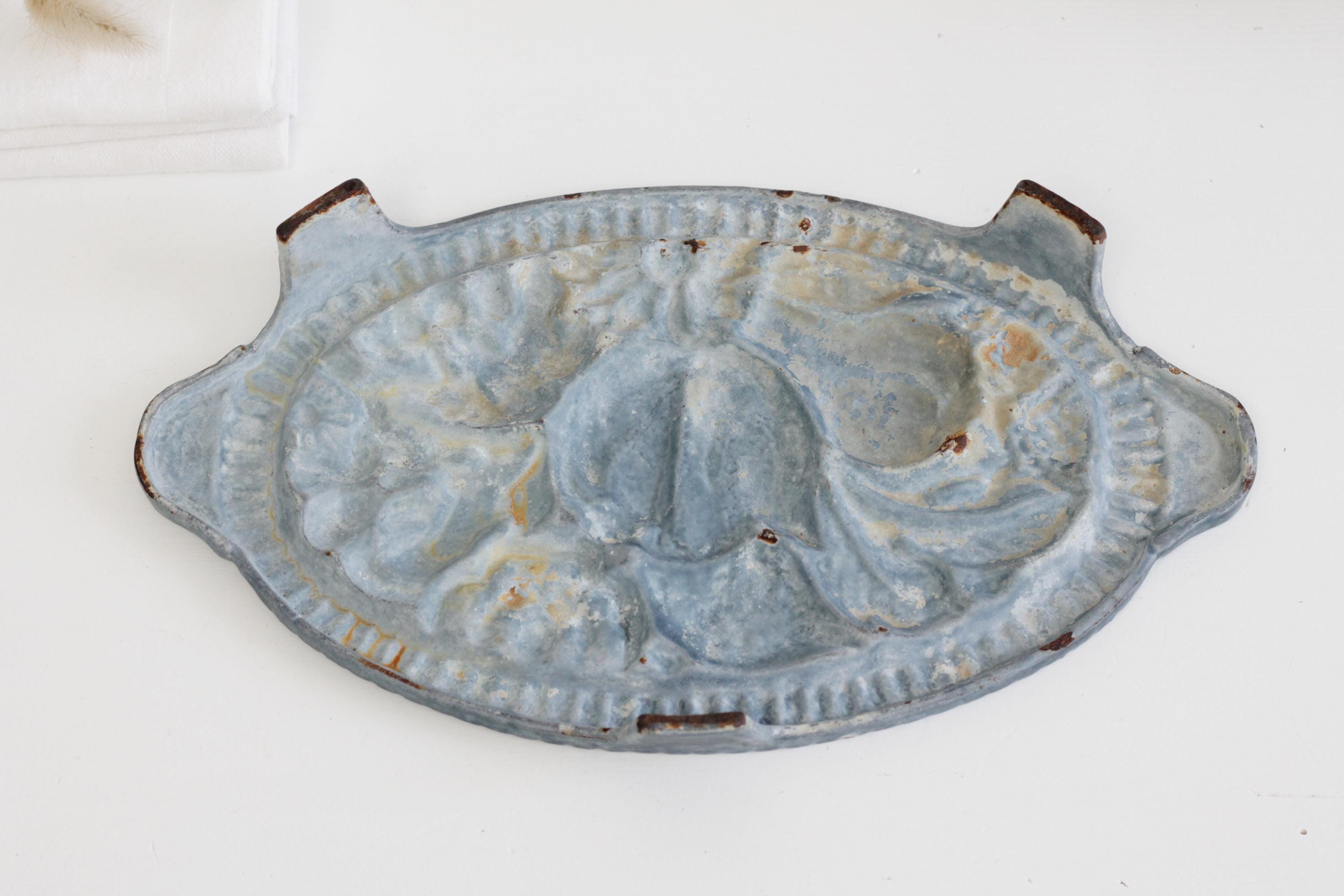 Dessous de plat de cuisine en fonte ancien émaillé bleu ciel