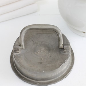 Ancien pot de bouillon en porcelaine blanche avec couvercle en étain, pot de bouillon, pot à soupe Sustenteur, pot d'apothicaire médical, support de soupe image 4