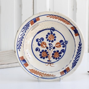 Cuenco antiguo de terracota primitivo poco profundo, plato de cerámica pintado a mano, plato de arte popular de arcilla hecho a mano tradicional, decoración provincial francesa