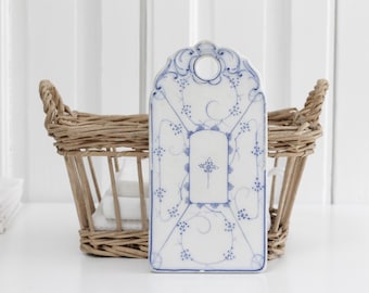 1920s Antique white ironstone onion board w hand painted Blue Saks decor, cheese board, ceramic chopping board, blue fluted Copenhagen decor
