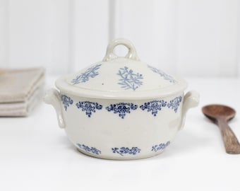 Sopera antigua francesa de gres de Saint-Uze con diseño de follaje azul, cuenco vintage con tapa, Porcelaine de Saint-Uze, decoración rústica.