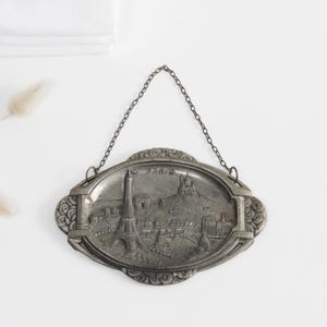 Targa In Metallo Shabby Chic Parigi Francia - 20x30 Cm - Latta Con Bordi Arrotolati E Fori Per Appendere