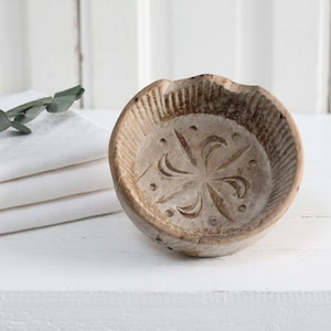 Antique distressed round wooden butter mold with primitive floral design, old kitchen utensils, kitchenalia, Farmhouse kitchen decor
