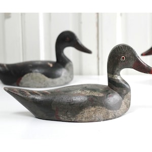 Antique primitive wooden grey decoy duck w painted eyes, vintage European carved wood folk art duck, hand painted bird statue, rustic decor