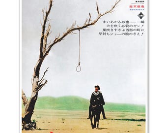 Op de afbeelding: Een vintage filmposter voor een western. De afbeelding toont een man te paard in een woestijnlandschap, met een strop die aan een kale boom hangt. Japanse tekst en de filmtitel "A Fistful of Dollars" zijn ook zichtbaar.