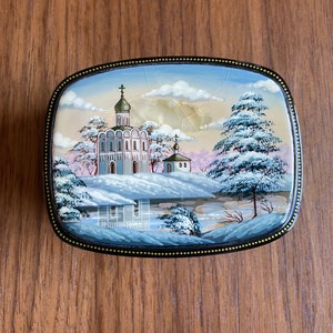 Vintage Hand-Painted Lacquer Russian Trinket Box