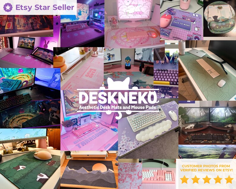 Op de afbeelding: Een collage van esthetische bureaumatten en muismatten, met verschillende ontwerpen en thema's. De matten tonen kleurrijke afbeeldingen, waaronder anime-ge&iuml;nspireerde kunst, landschappen en bloemmotieven. De tekst "DESKNEKO Aesthetic Desk Mats and Mouse Pads" is inbegrepen.